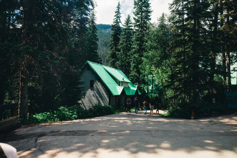The Solo Traveler's Secret: How Small-Group Tours Changed the Equation